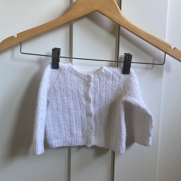 Vintage (‘81) Knit 2pc Baby Outfit (plus bonus knit sweater). - Picture 4 of 10